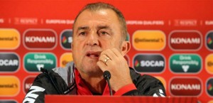 terim_letonyali_gazeteciye_patladi_1413128909_6675